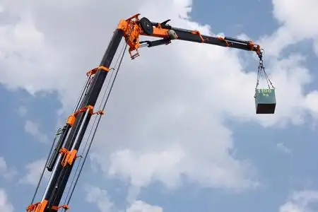 吊车和卡车服务提供-货物集装箱吊钩集装箱船全景集装箱船红色的货物