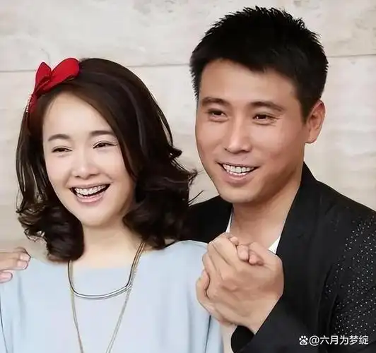 几乎与此同时,狗仔队拍到了二人不雅行踪,陈道明夜游左小青家中的图片