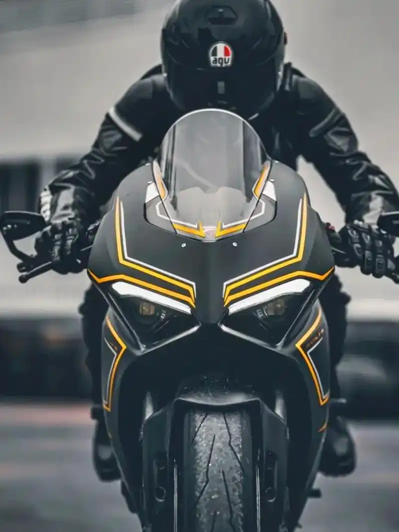 快艾特你的小富婆给你买!#机车 #杜卡迪v4#高清壁纸  - 抖音