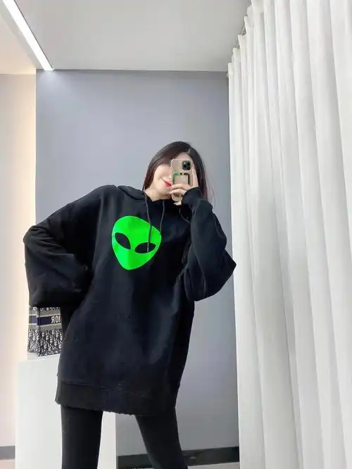 主力推荐的一款巴黎世家外星人卫衣