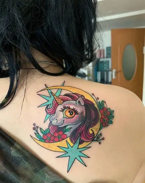 font color=red>独角兽 /font>纹身图片_背部old school纹身图案