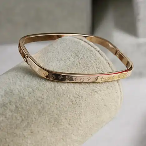 韩国时尚钛钢手镯玫瑰金18k金lv方形手镯女款玫瑰金大牌手环