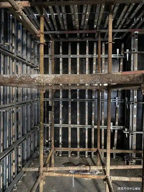 钢包木 钢背楞加固替代传统加固办法,轻松解决阴角,阳角及w型墙,t型墙