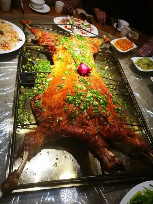 南疆自驾万里行一一烤全羊宴