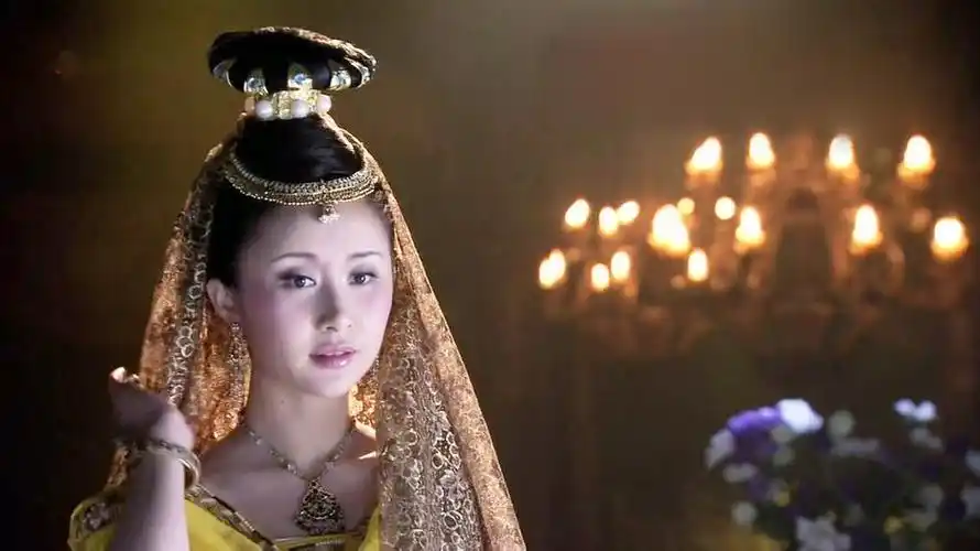 金色头纱 《西游记》女儿国国王-舒畅图中赵丽颖戴着黑色头纱,化着