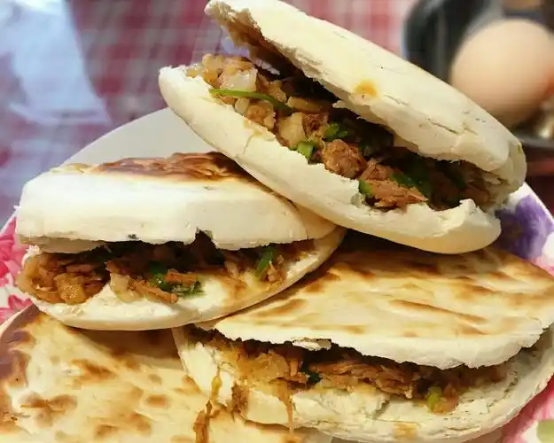 特色小吃:肉夹馍