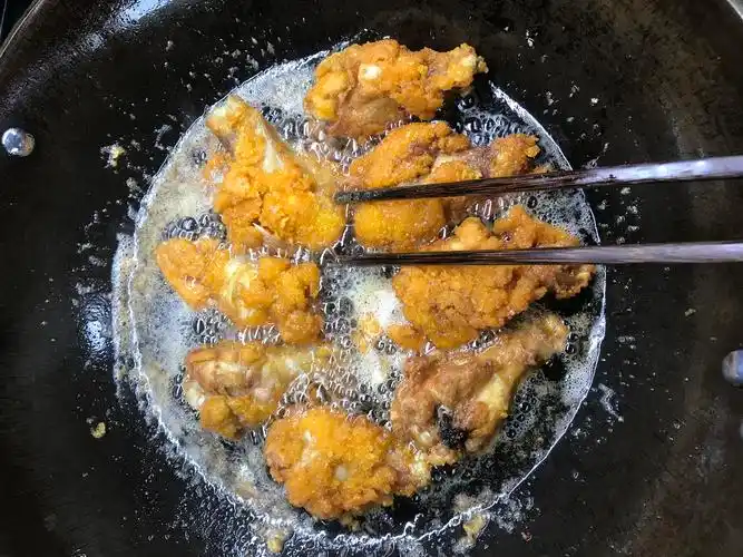 美味的炸鸡翅根