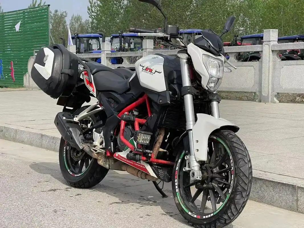 17年贝纳利tnt250,3.3万多公里,射灯,边箱,防摔, - 抖音