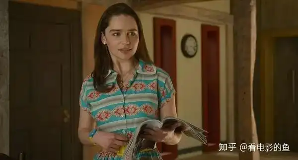 女主角露是个小镇姑娘,父亲失业,自己的家庭必须靠自己打工才能维持