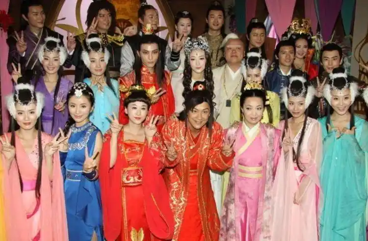 《天天有喜》认出皇后娘娘,却没认出演"白雪公主"的她,沦陷了_郑爽