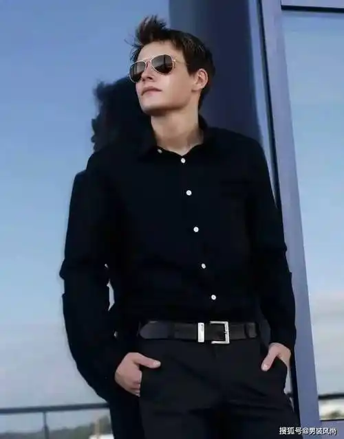 春夏季男士如何将黑色衬衫穿搭的既体面时尚又不失绅士风度