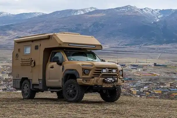 空间大的东风猛士北极侠四驱越野房车为你开启舒适的房车旅行生活