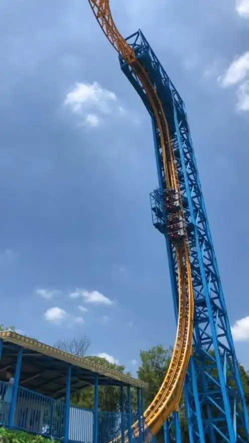 游乐场大型游乐项目——过山车