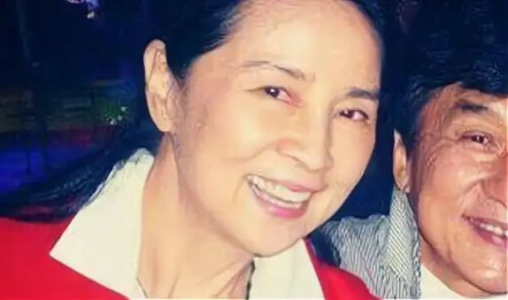 成龙被迫和林凤娇成婚,这只是给了虚假的名号,还让新欢怀了孕