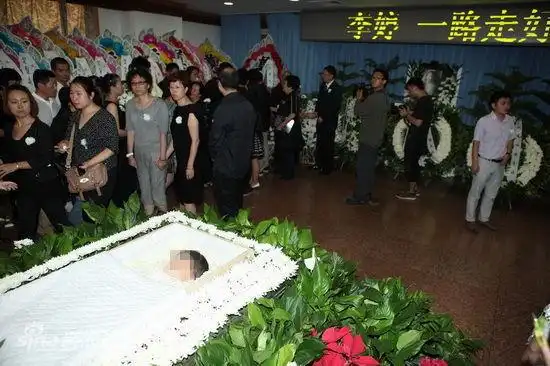 图文演员李婷追悼会遗体