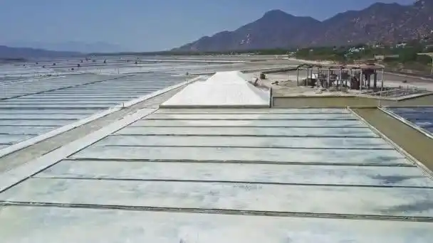 pag岛上盐蒸发池以上传统制盐蒸发池塘pag岛克罗地亚上飞行