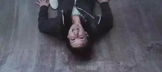 恐怖片不需要太长,九分钟吓哭你