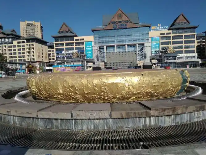 景洪市区的泼水广埸.(1)