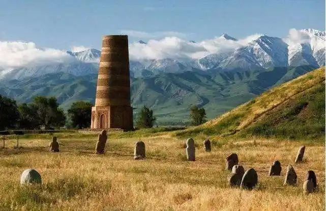 创建西辽帝国,并在当年的碎叶城旧址(今吉尔吉斯斯坦托克马克)八剌沙