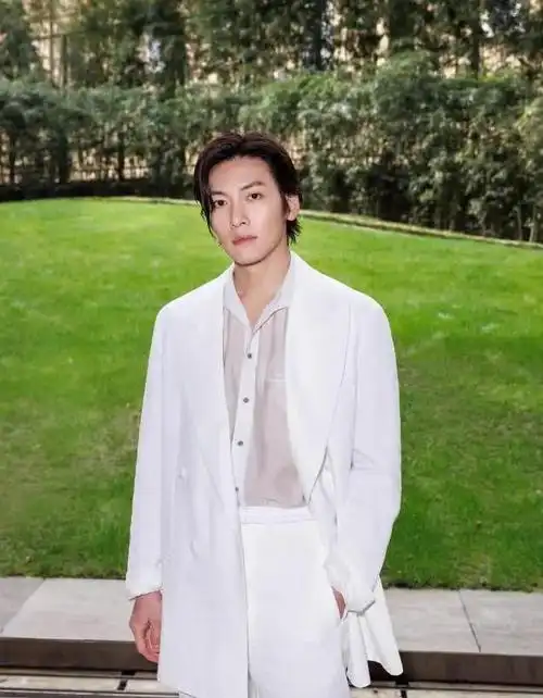 池昌旭于去年底主演了一部韩国电视剧《欢迎回到三达里》,他和申惠善