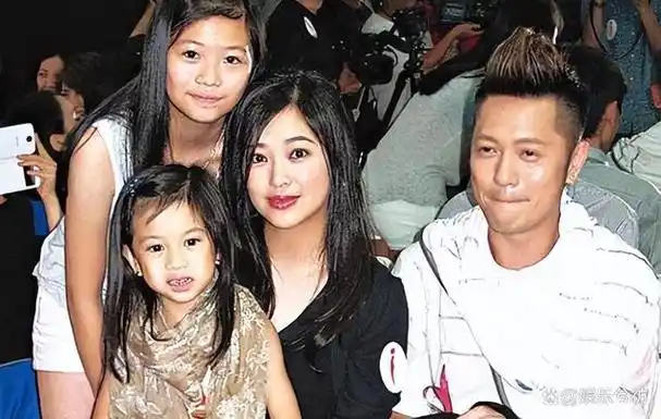 据传闻,每月刘小慧的零用钱就高达20多万港币,因此,嫁给苏志威后,她也