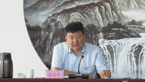 市长李万平在全市空气质量改善专题会议上要求:坚决打赢大气污染防治