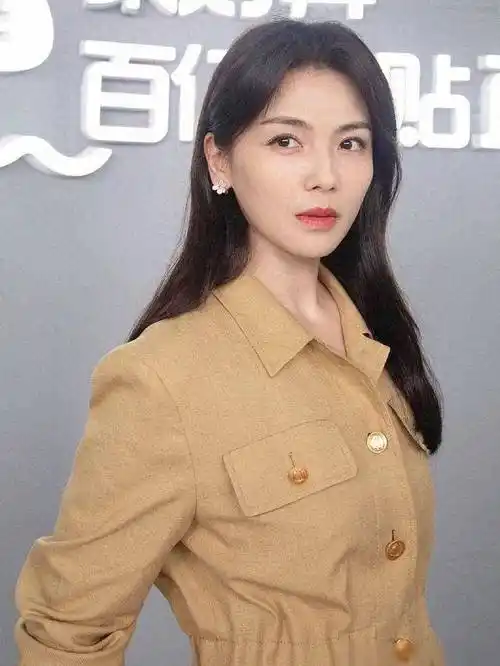 刘涛到底长啥样?看清她起床素颜照后,网友:满脸沧桑太真实!