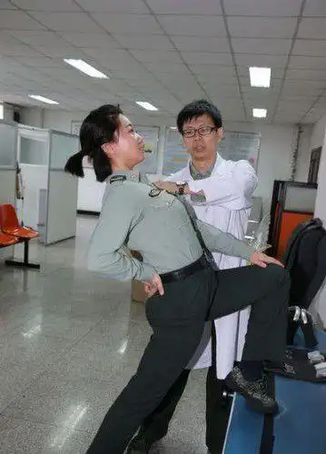 女兵入伍必备检查很多人不合格这项检查最尴尬