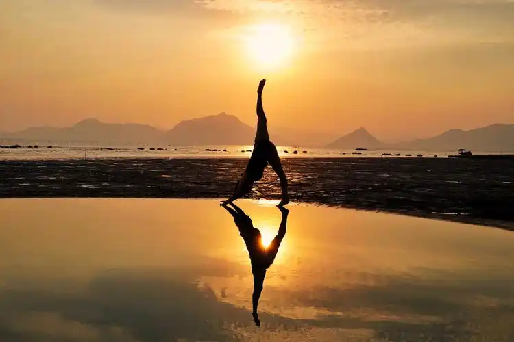 夕阳下瑜伽~2020.10.12拍摄于台山神灶温泉