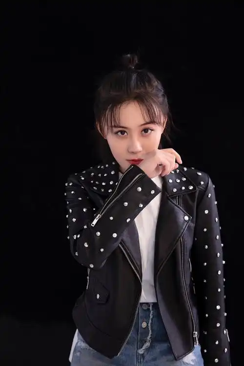 lqrlx">戴安娜,1996年7月4日出生于湖北省武汉市,中国内地影视女演员