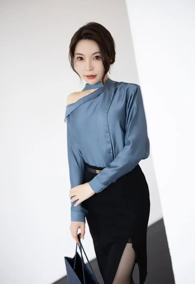 ol装扮,性感蓝色上衣搭配性感短裙,性感黑色蕾丝内衣搭配性感魅惑黑丝