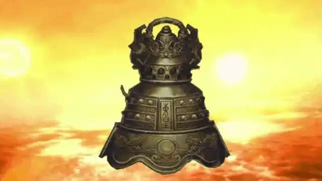 话说混沌钟又名东皇钟,此神钟外表汇集着日月星辰,钟体内包藏有山川