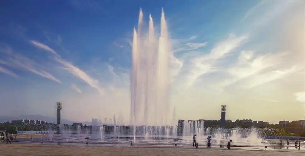 喜迎国庆,西区市民广场音乐喷泉焕新颜!