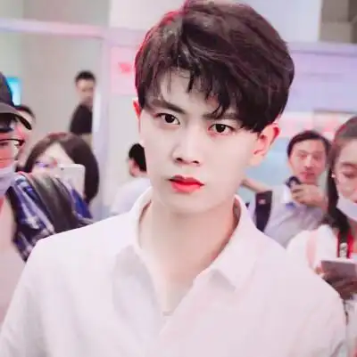 任嘉伦现代头像