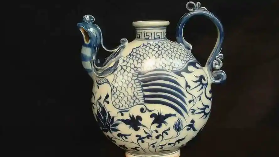 新疆出土元朝青花瓷专家若有所思与29年前文物是天生一对