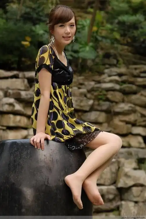 肉丝美女野外自拍 - 源源的日志 - 网易博客