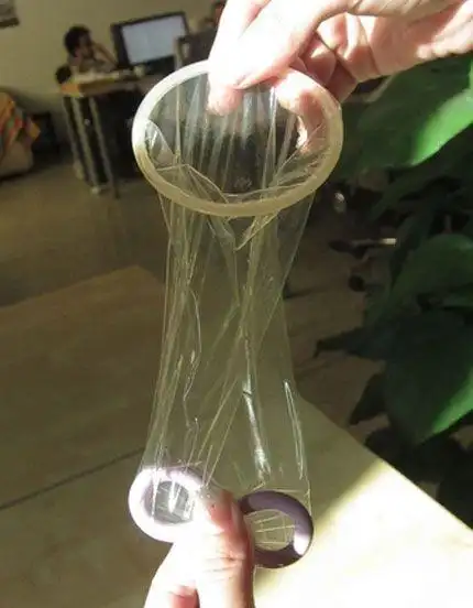 真人演示"女用避孕套"使用方法-新闻频道-手机搜狐