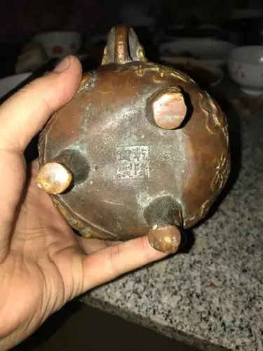 乾隆御制铜香炉 看看真假的值多少钱 谢谢了 各位