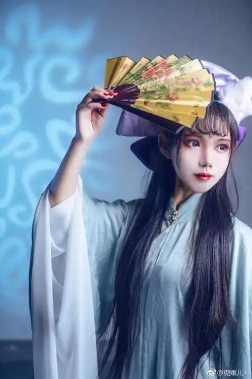 cos正片京剧猫身宗小青折扇轻摇难掩夺目容颜