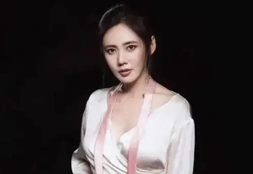 "实力韩星"秋瓷炫:少年时期被骗拍写真,因为彭于晏而改变人生