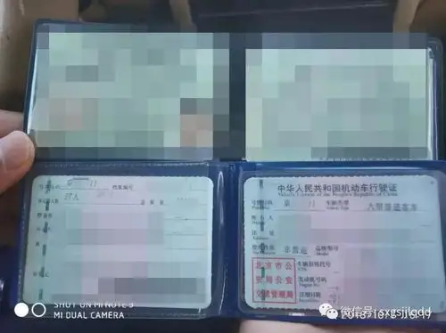 民警继续检查其证件,却又发现行驶证上写着非营运!