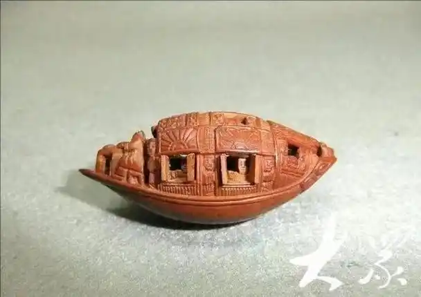 现场特写丨一套核雕为啥卖了7万元