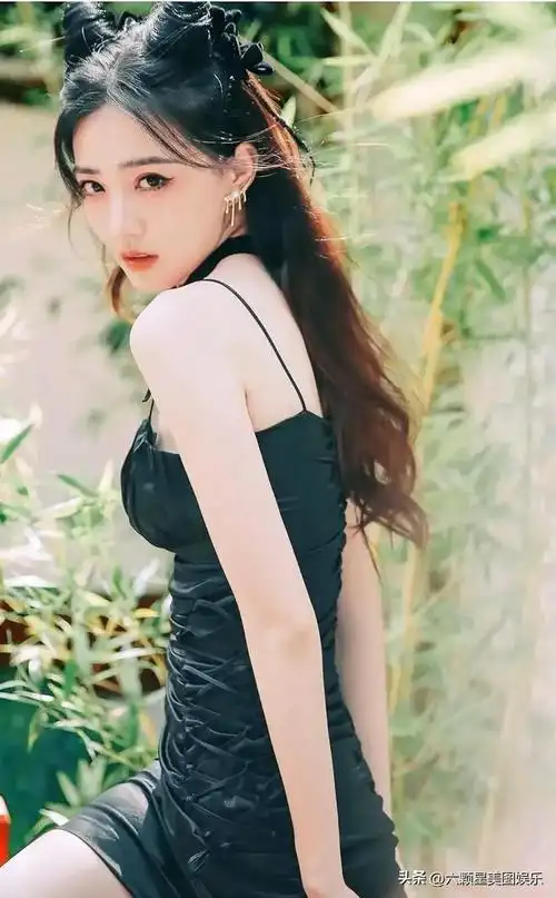 女神徐璐,性感的身材,颜值超高|军校|军训|战争法_网易订阅