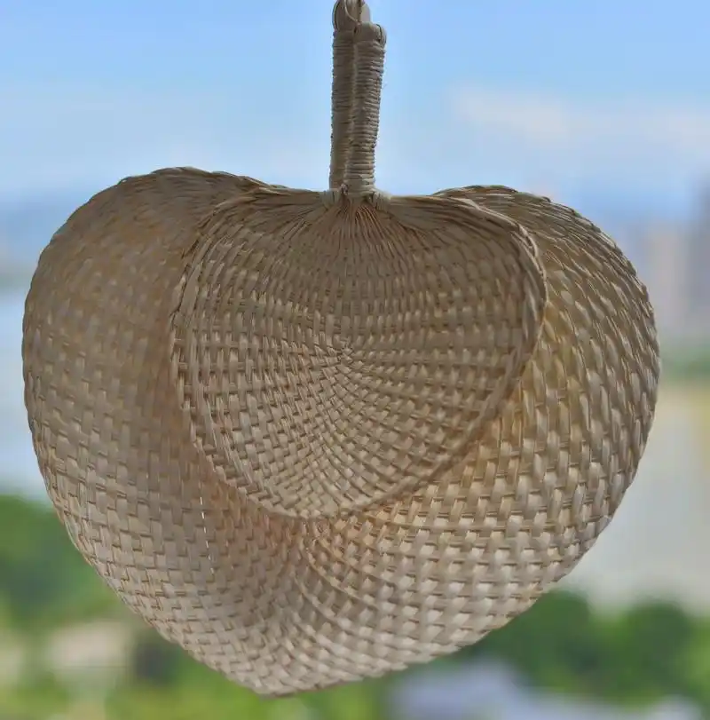 农村爷爷奶奶纯手工编织的棕叶大蒲扇,自己拍的图,所见即所得. - 抖音