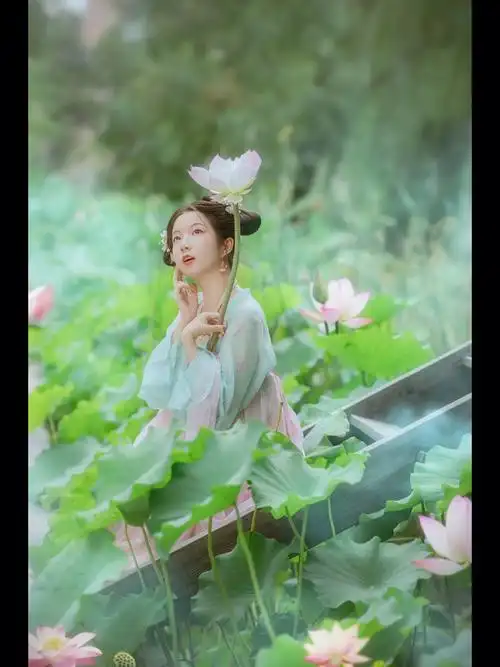 北京夏日荷花汉服摄影写真古装拍照