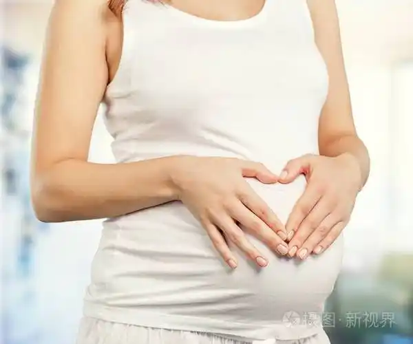 可爱的孕妇腹部