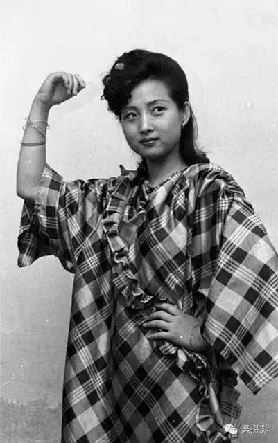 看80年代那些比较拧的发型有多少如今还在流行