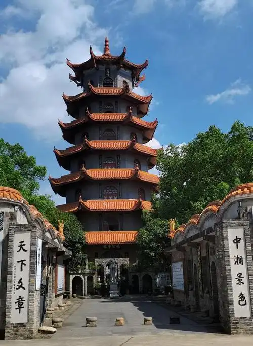 湘潭宝塔已有近400年的历史,多年未修,高峰塔逐渐被人们遗忘?