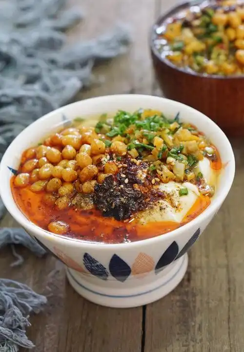 豆腐脑咸的和甜的哪个好吃?扁担挑着卖的重庆豆腐脑才最好吃