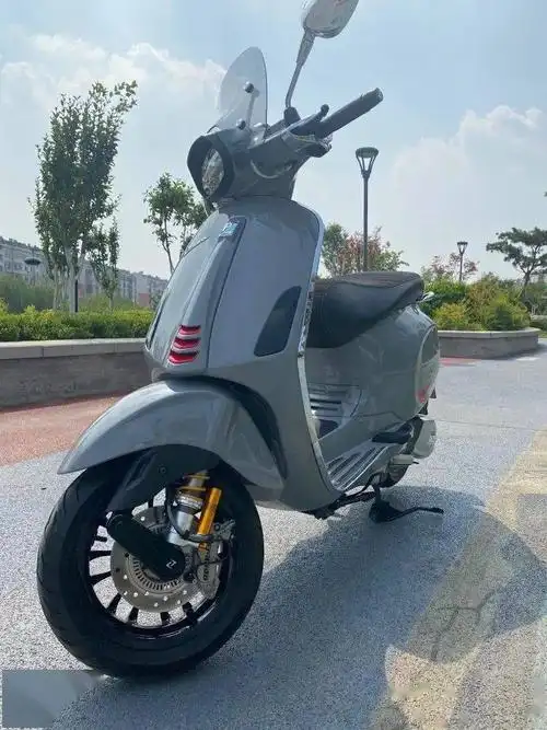 转让大贸vespa150冲刺水泥灰限量版